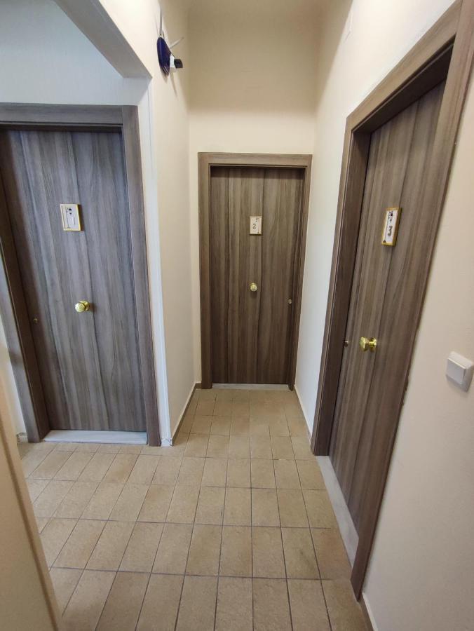Central 9 Rooms Ermoupoli Ngoại thất bức ảnh