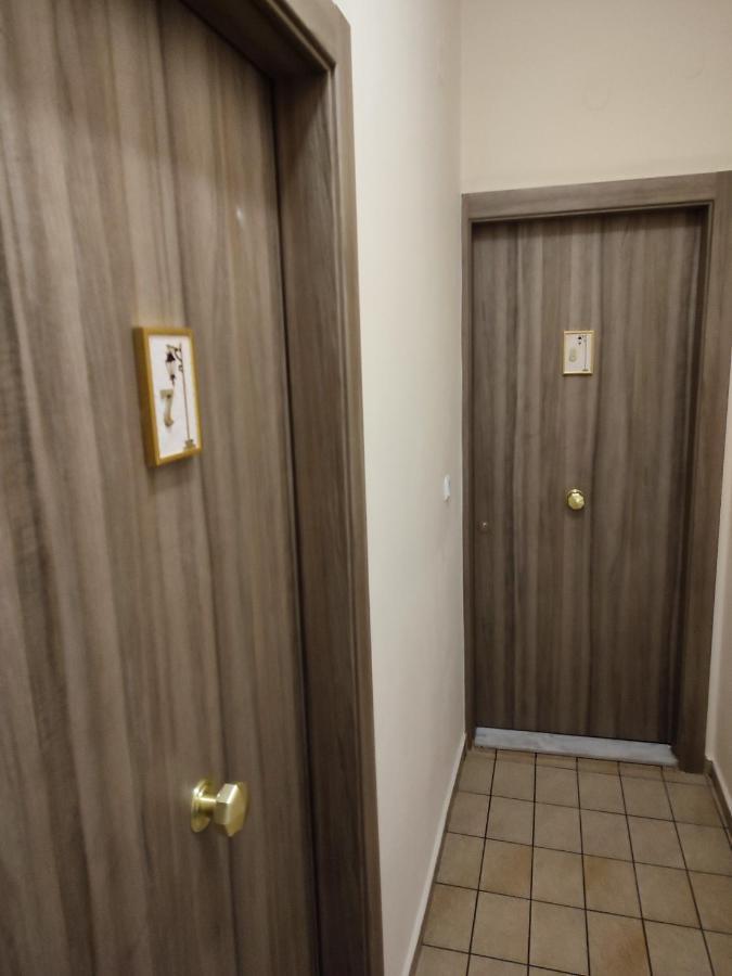 Central 9 Rooms Ermoupoli Ngoại thất bức ảnh