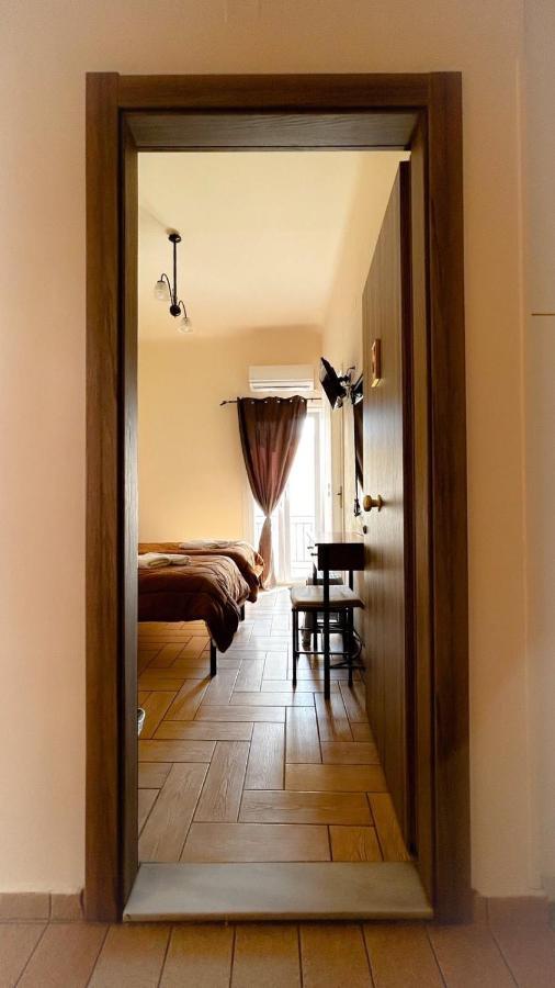 Central 9 Rooms Ermoupoli Ngoại thất bức ảnh