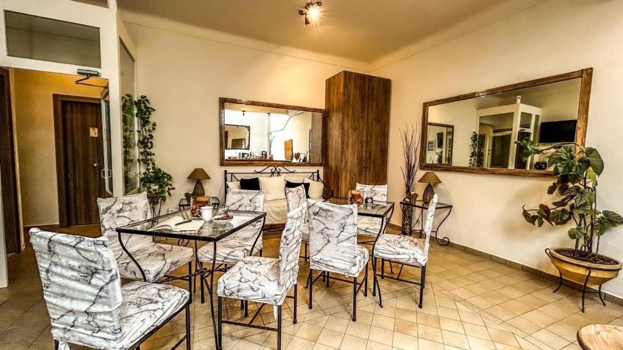 Central 9 Rooms Ermoupoli Ngoại thất bức ảnh