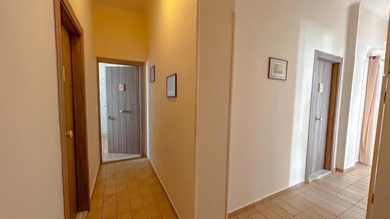 Central 9 Rooms Ermoupoli Ngoại thất bức ảnh