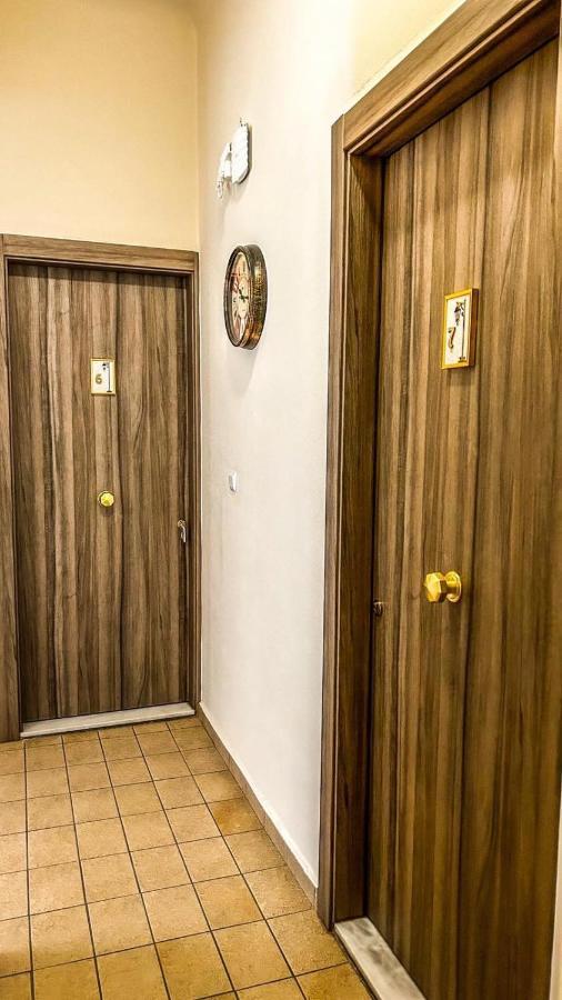 Central 9 Rooms Ermoupoli Ngoại thất bức ảnh