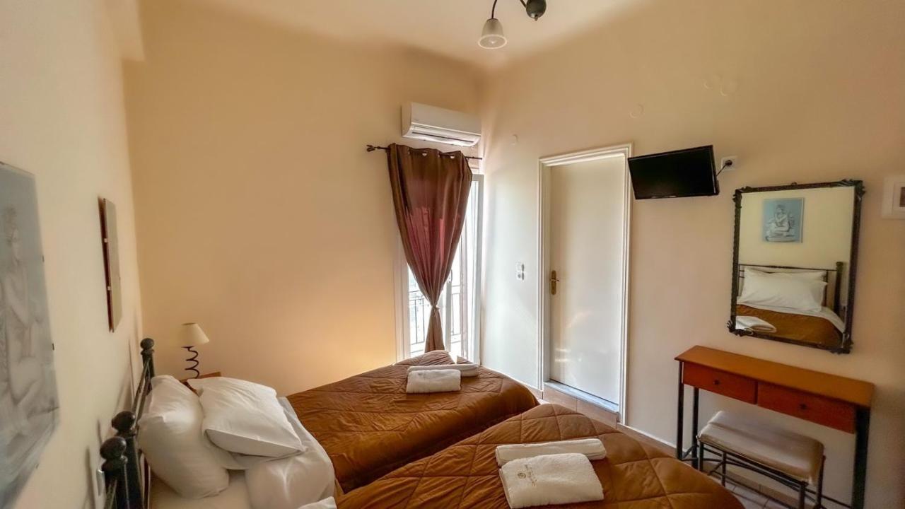 Central 9 Rooms Ermoupoli Ngoại thất bức ảnh