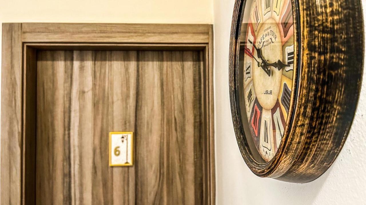 Central 9 Rooms Ermoupoli Ngoại thất bức ảnh