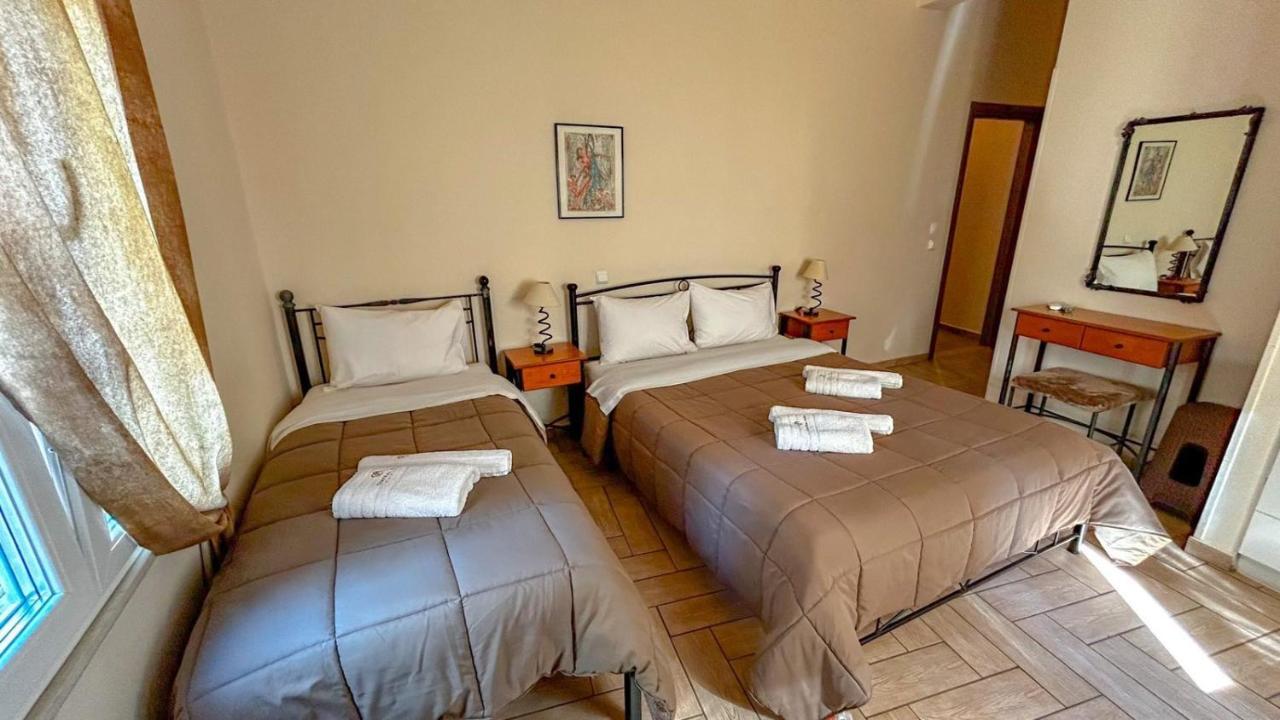 Central 9 Rooms Ermoupoli Ngoại thất bức ảnh