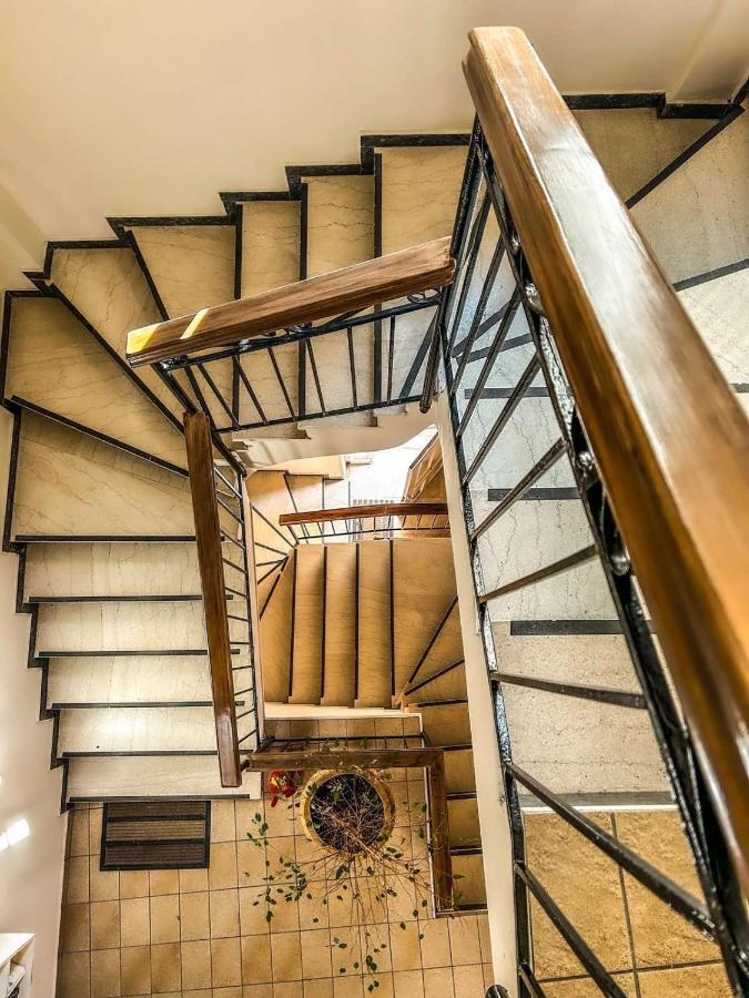 Central 9 Rooms Ermoupoli Ngoại thất bức ảnh