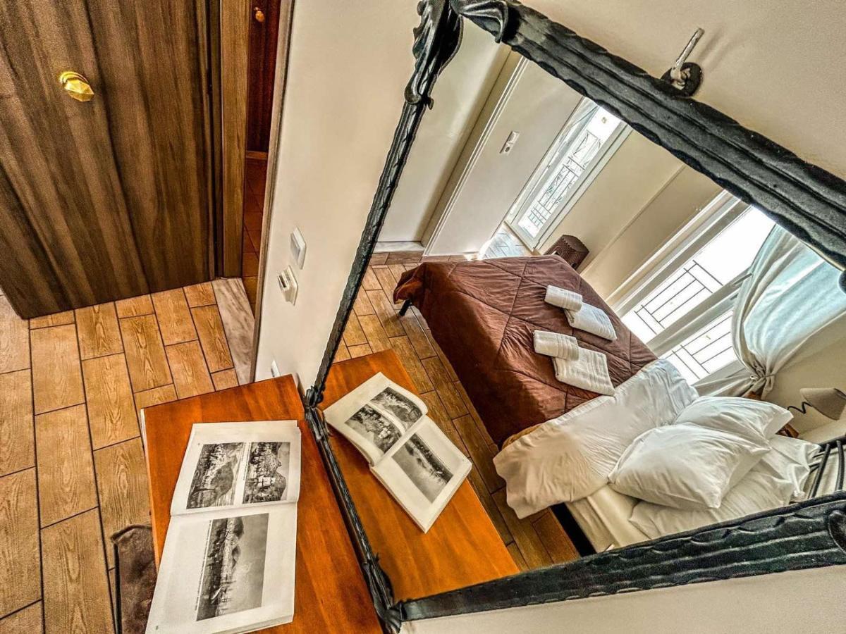 Central 9 Rooms Ermoupoli Ngoại thất bức ảnh