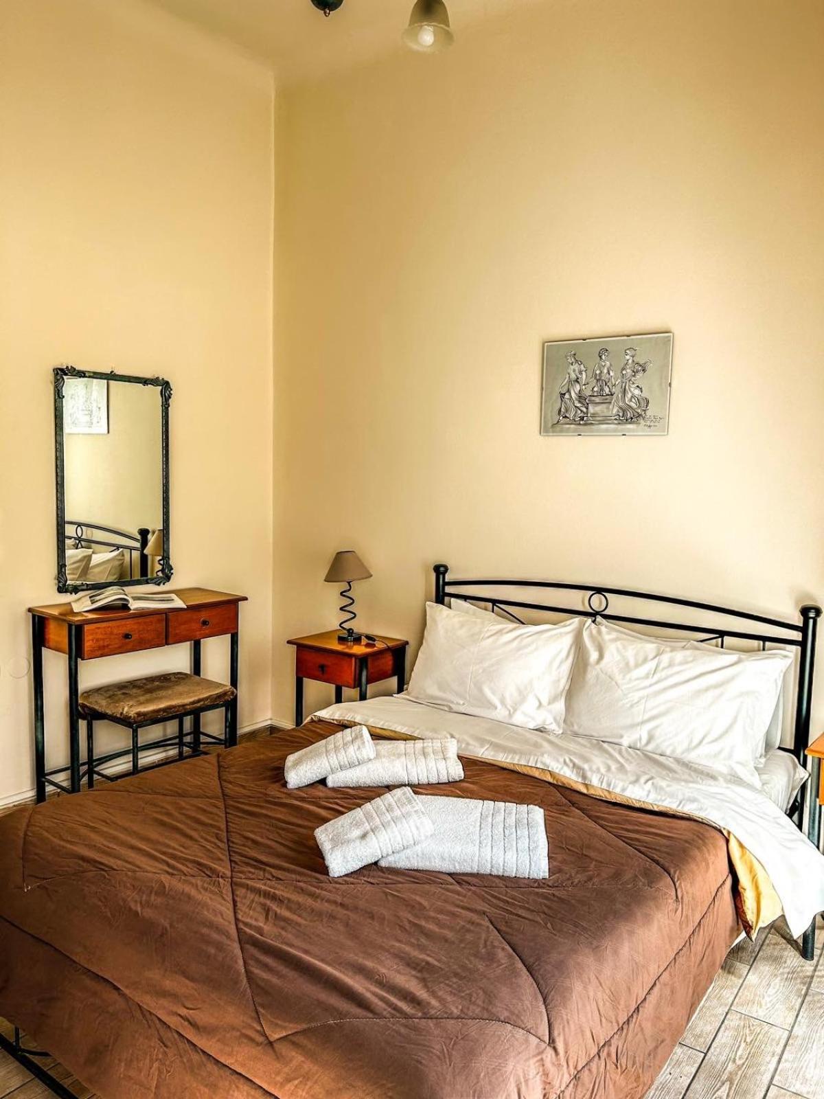 Central 9 Rooms Ermoupoli Phòng bức ảnh