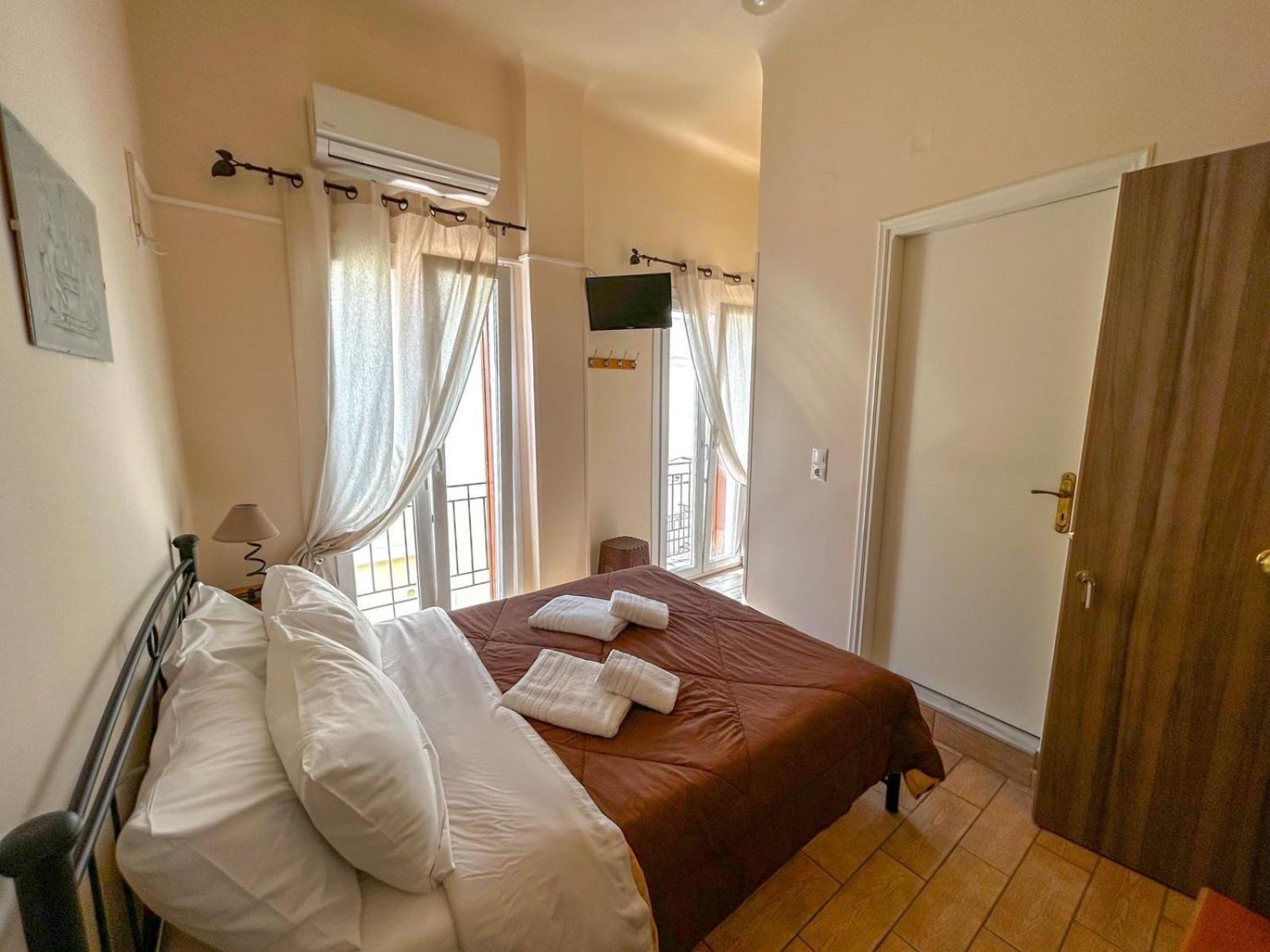 Central 9 Rooms Ermoupoli Phòng bức ảnh