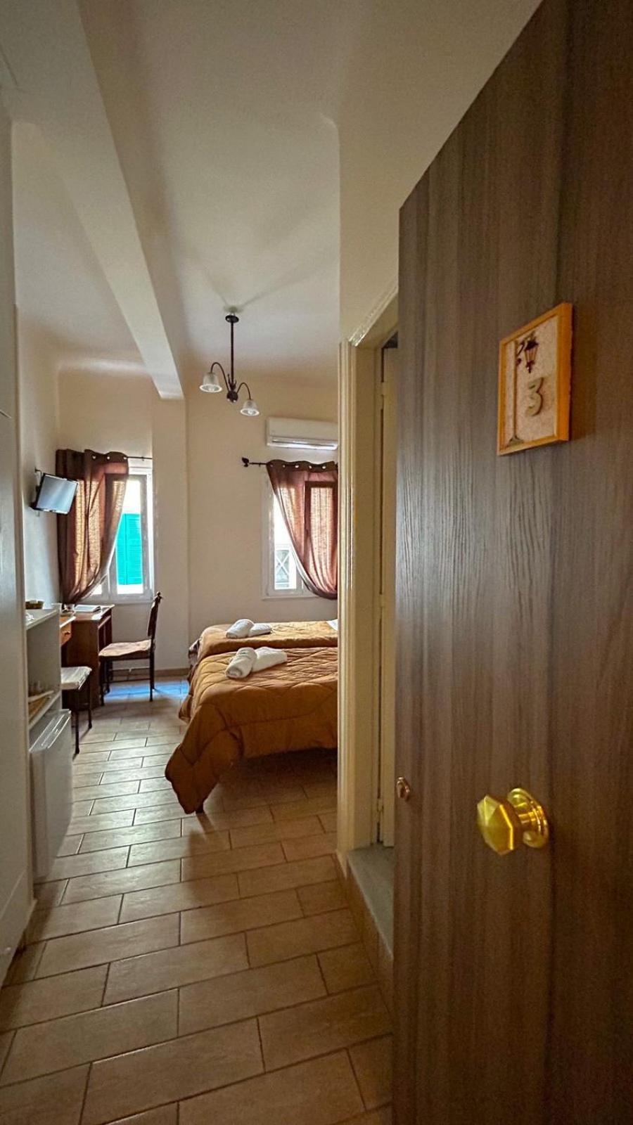 Central 9 Rooms Ermoupoli Phòng bức ảnh