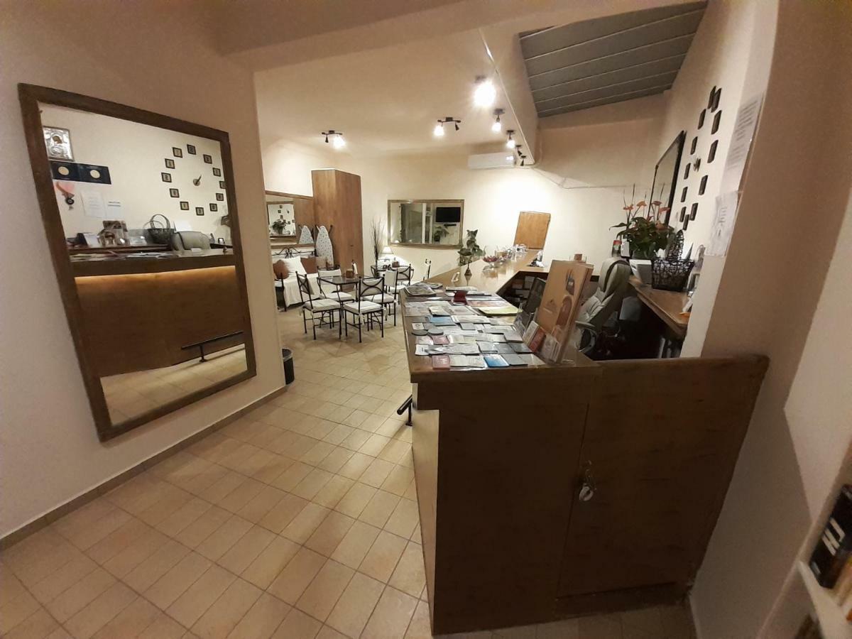 Central 9 Rooms Ermoupoli Ngoại thất bức ảnh